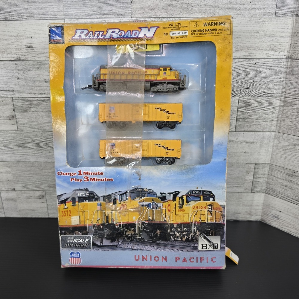 Vintage Rare UNION PACIFIC - Rail Road N NewRay : SD-40 Locomotive + Tracks NEW
